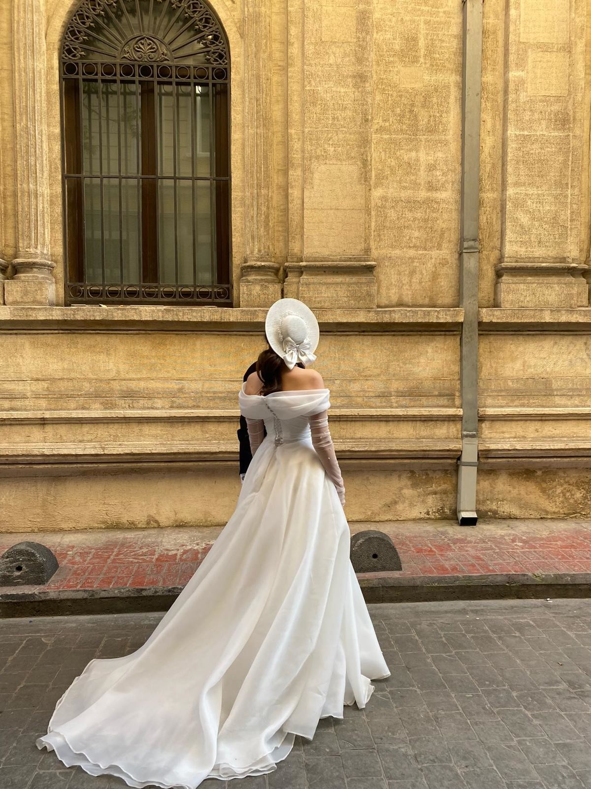 فستان زفاف للبيع او الايجار