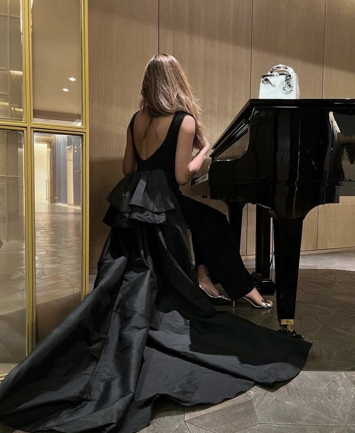 فستان للبيع